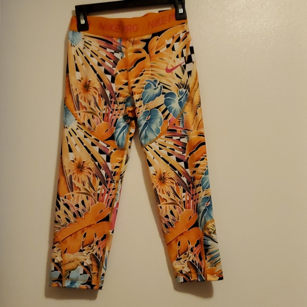 NWT: NIKE PRO DRI-FIT leggings/tights